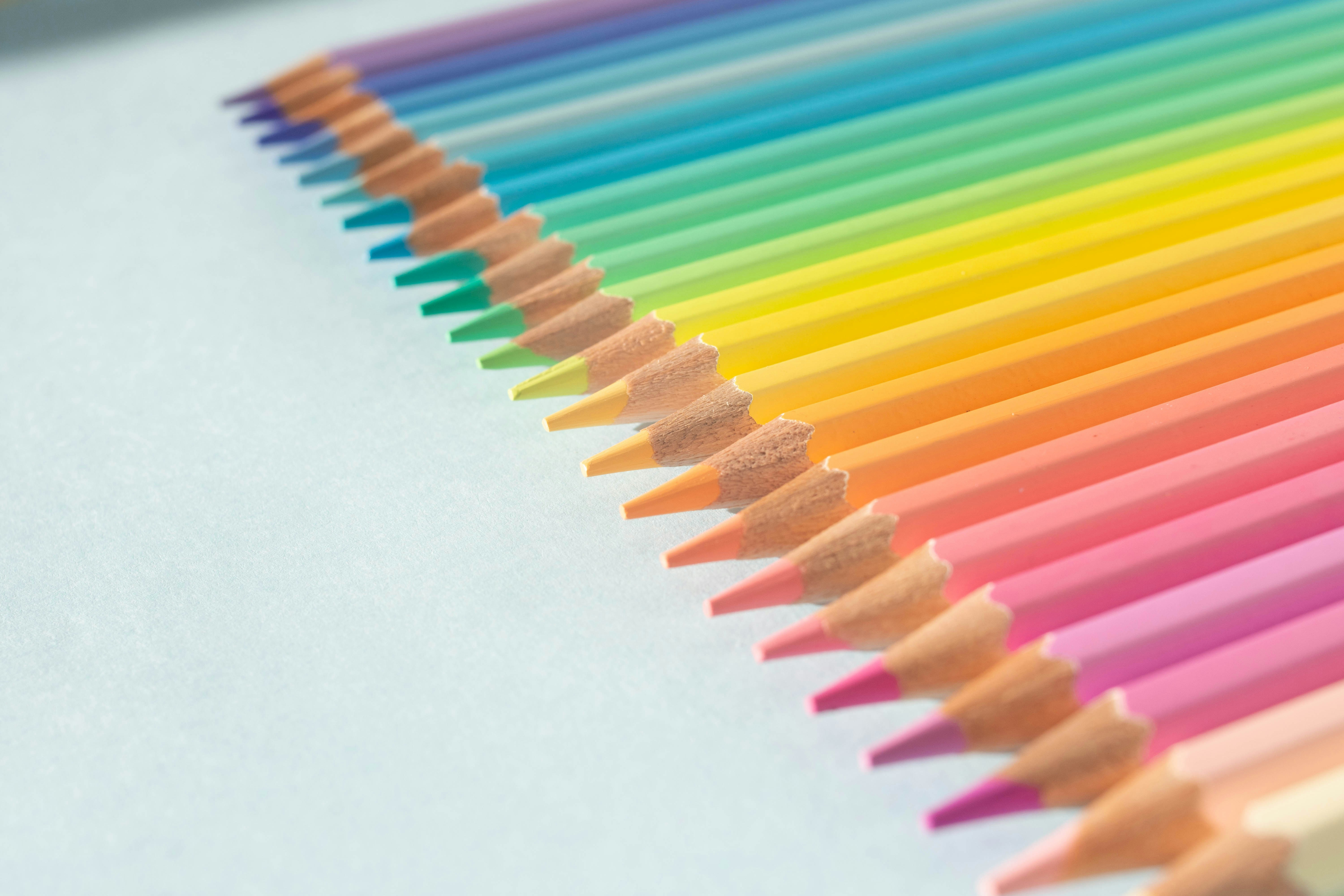 Rainbow of coloured pencils
